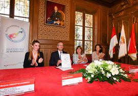 La Mairie signe le PNTE 8-10-18 - 
The Mayor, Georges Marsan, signs the National Energy Transition Pact Commitment Charter in the Wedding Hall, alongside Marie-Pierre Gramaglia and Annabelle Jaeger-Seydoux (right)and Marjorie Crovetto-Harroch (left)Photo credit: Michael Alesi © Government Communication Department